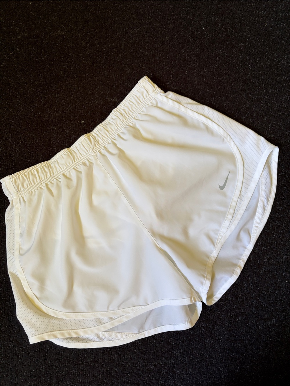 ⚽️ NIKE WOMENS SIZE SMALL WHITE DRI-FIT ATHLETIC SHORTS